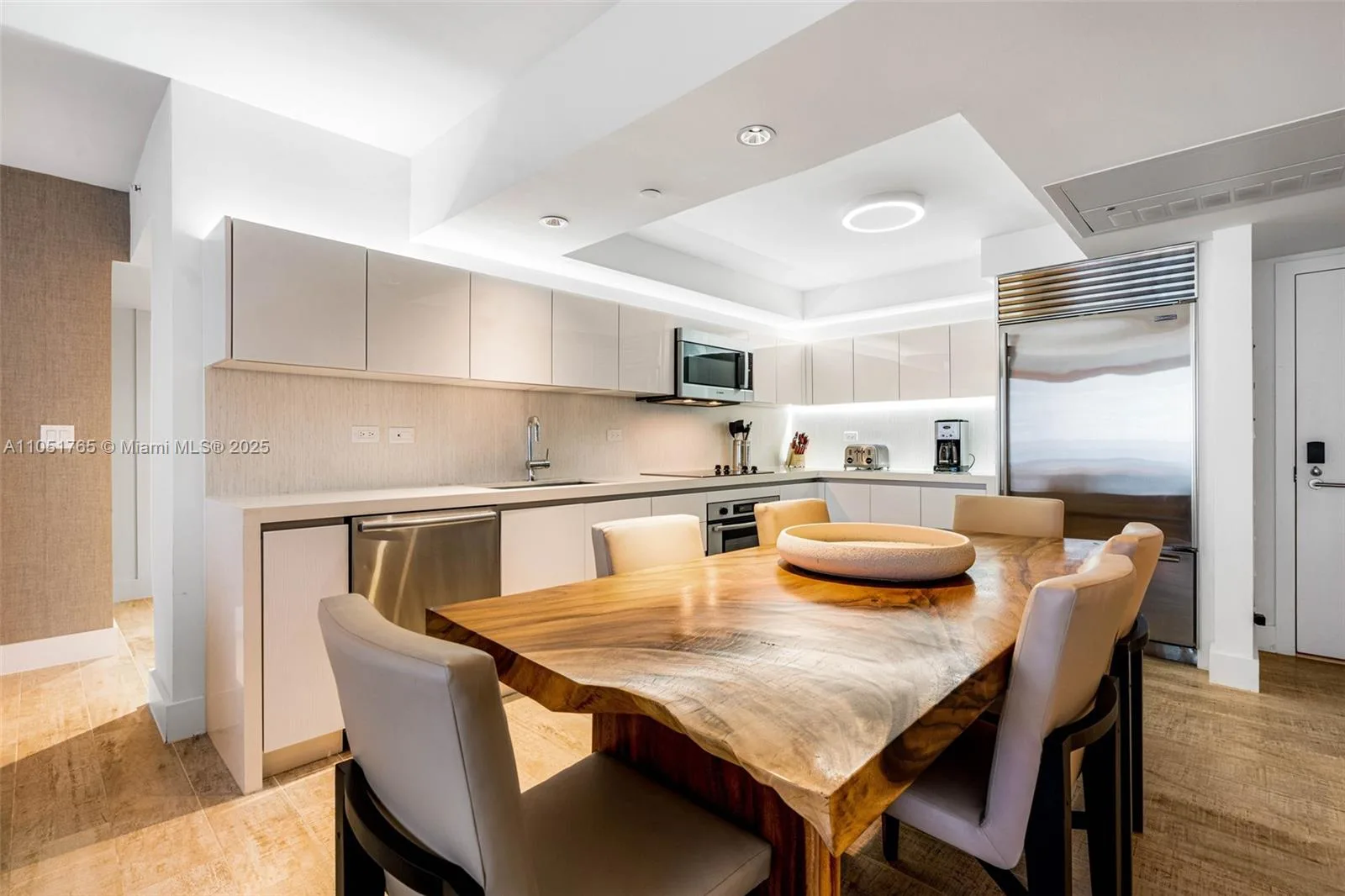 102 24th St # 1115, Miami Beach, FL 33139 photo 3