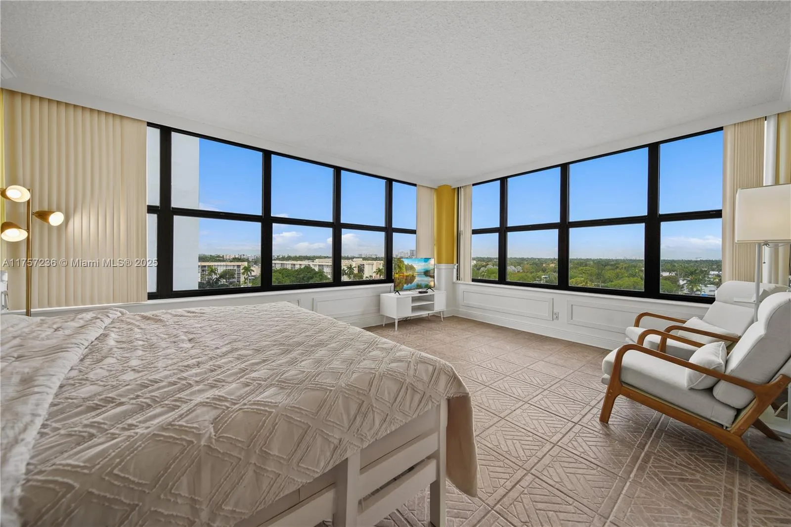 2500 Parkview Dr # 812, Hallandale Beach, FL 33009 photo 2