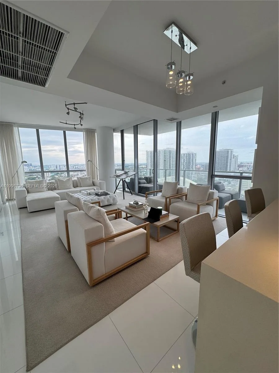 1100 Biscayne Blvd # 2605, Miami, FL 33132 photo 4