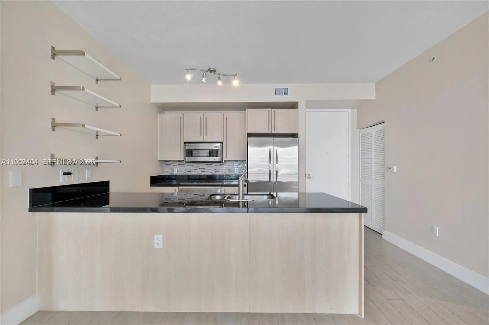 79 SW 12th St # 4004S, Miami, FL 33130 photo 4