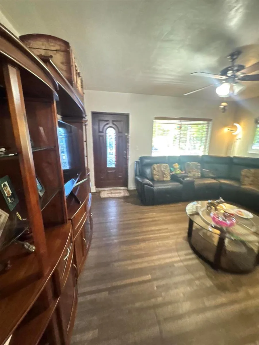 1070 NE 158th Street, North Miami Beach, FL 33162 photo 4