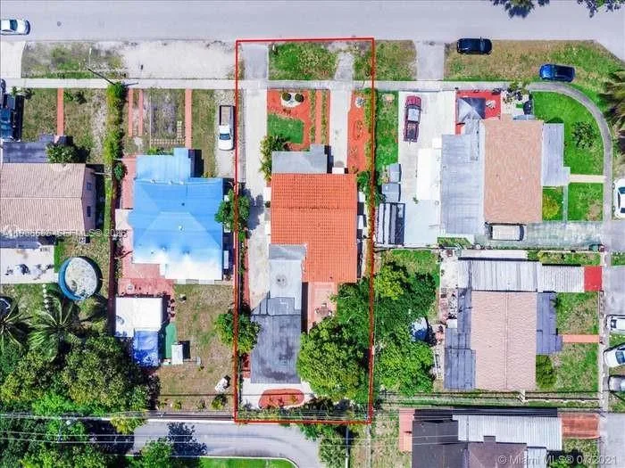 52 E 50th Pl, Hialeah, FL 33013 photo 2