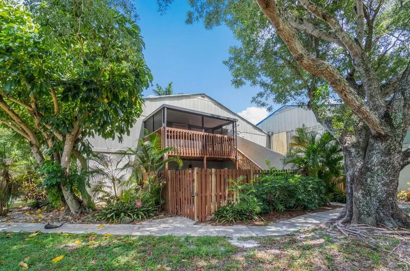 2 CROSSINGS Circle E # E, Boynton Beach, FL 33435