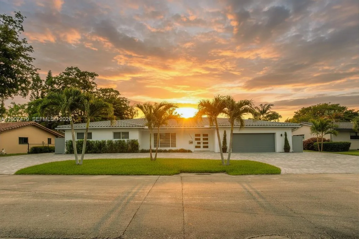 19150 S Saint Andrews Dr, Hialeah, FL 33015