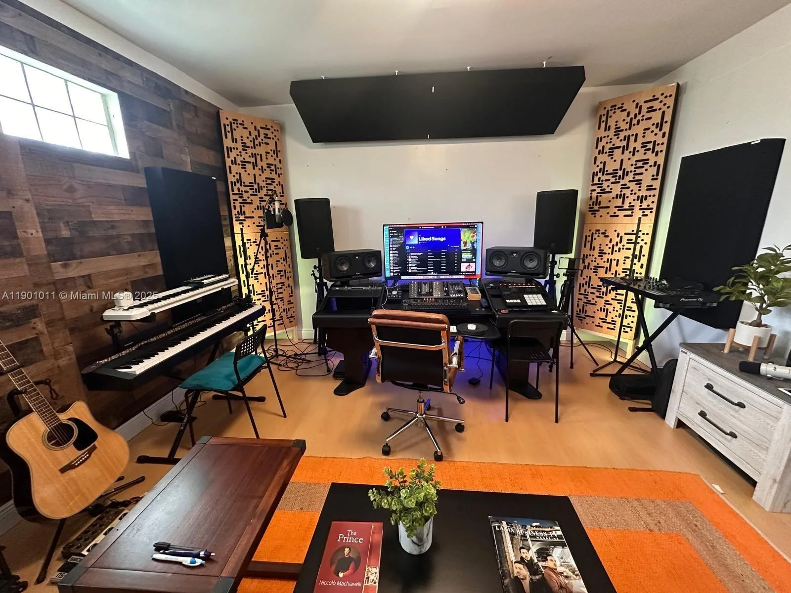 139 NE 1st Ave, Hallandale Beach, FL 33009