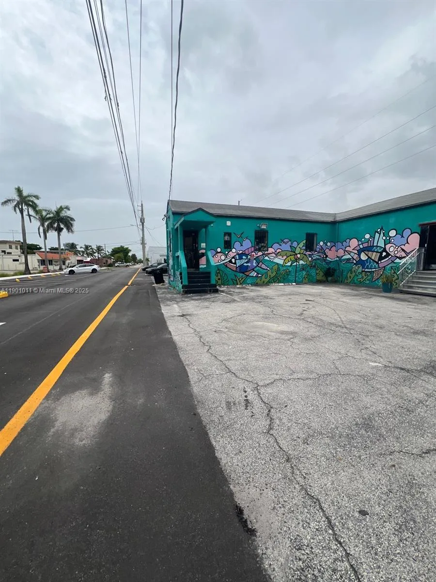 139 NE 1st Ave, Hallandale Beach, FL 33009 photo 3