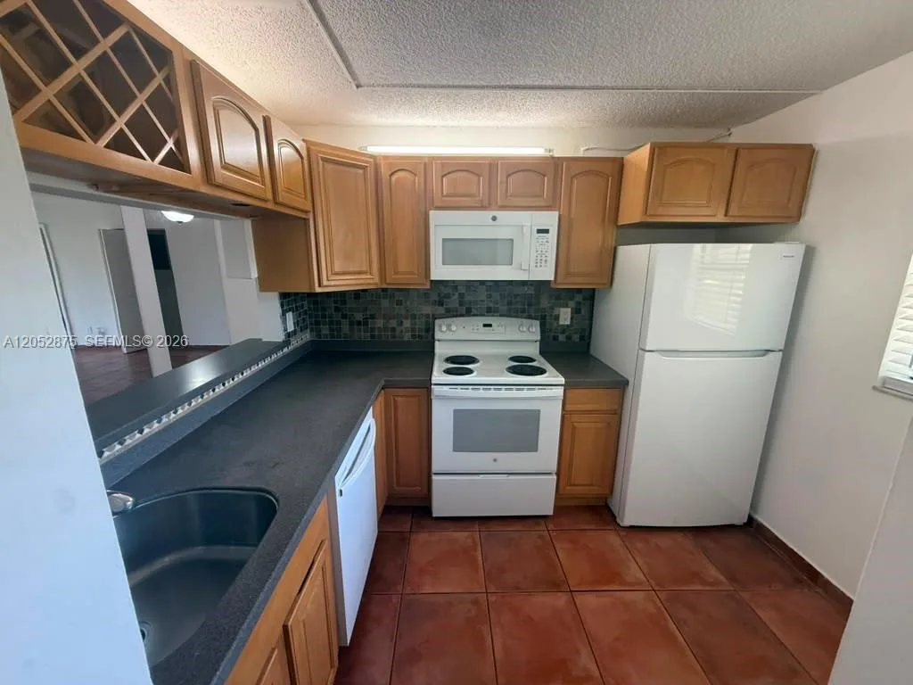 3399 Foxcroft Rd # 104, Miramar, FL 33025