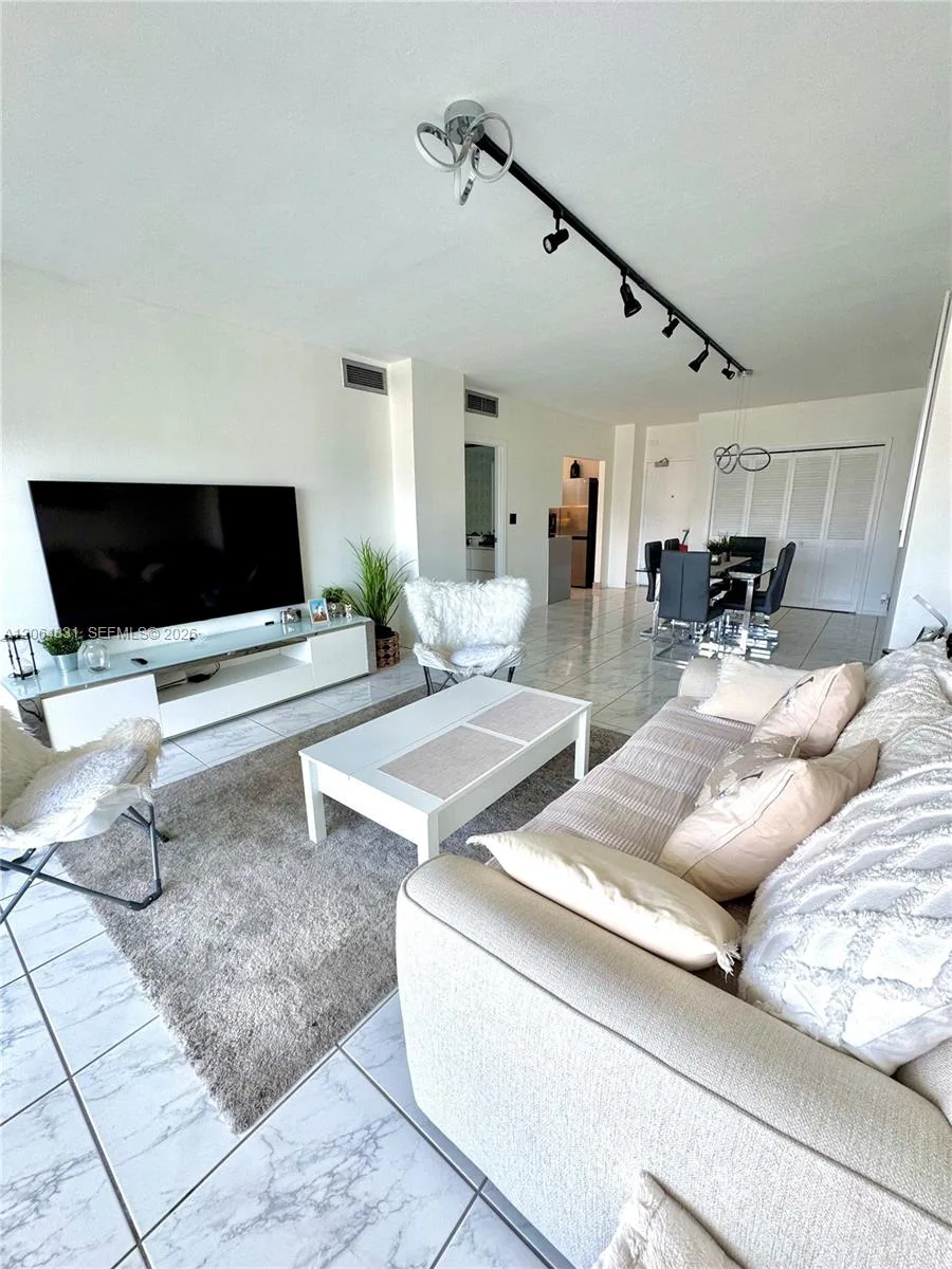 300 Bayview Dr # 1603, Sunny Isles Beach, FL 33160 photo 2