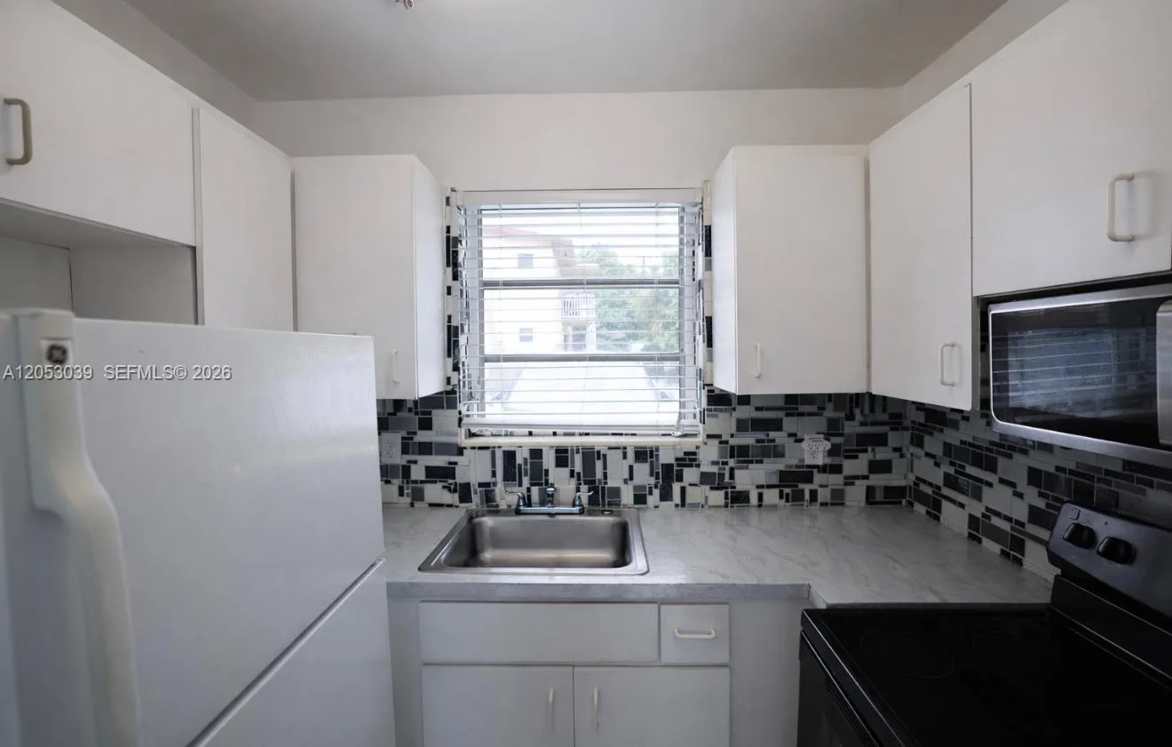 4381 W Flagler St # 3, Miami, FL 33134