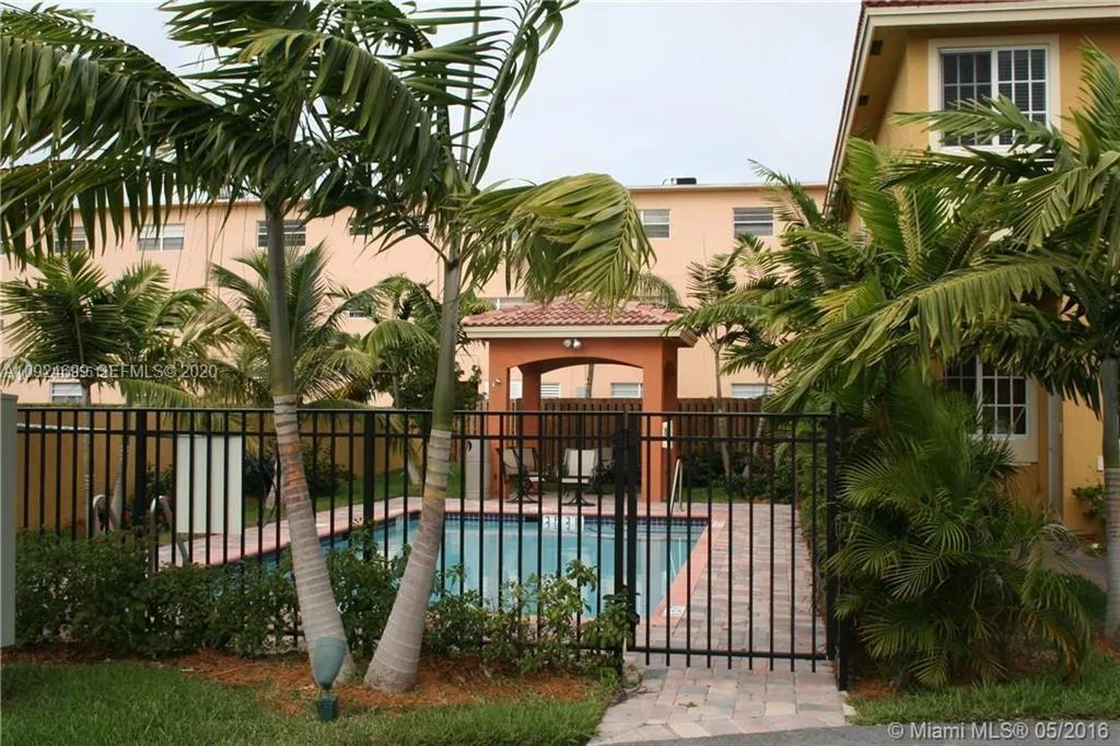 238 SE 2ND Avenue, Hallandale Beach, FL 33009 photo 3
