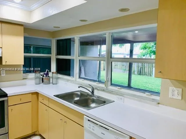 6720 NW 28th St, Sunrise, FL 33313 photo 2