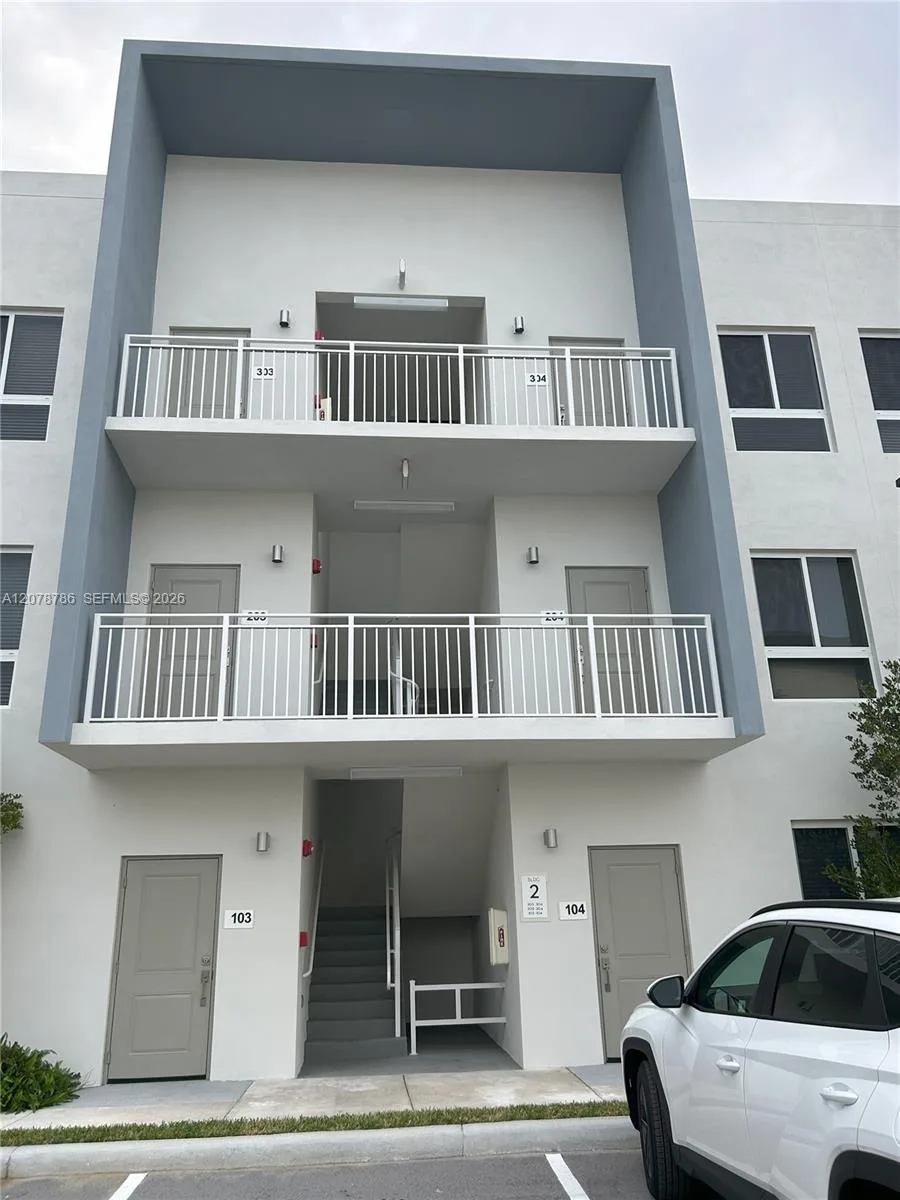 610 NE 2nd St # 304, Dania Beach, FL 33004