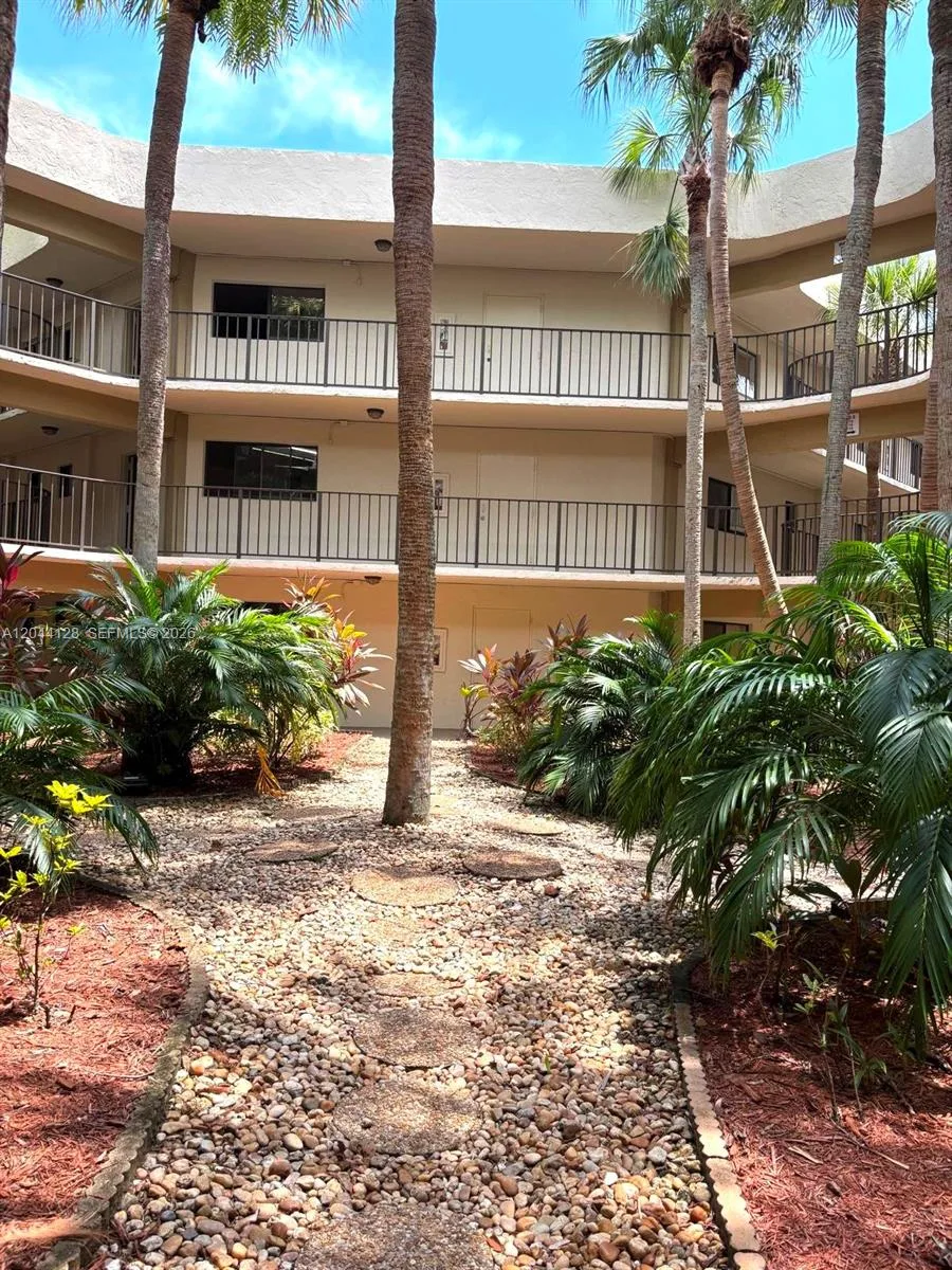 8025 SW 107th Ave # 313, Miami, FL 33173