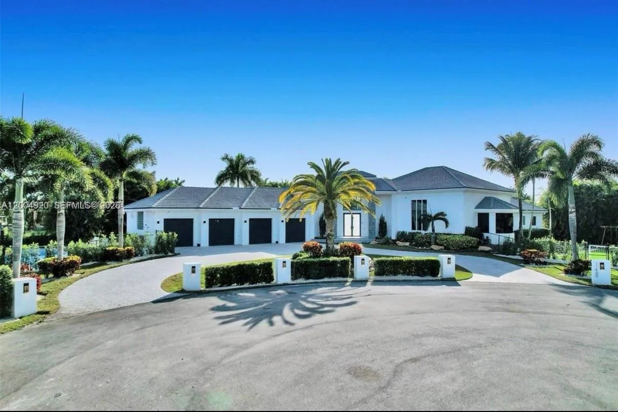 11400 NW 7th St, Plantation, FL 33325