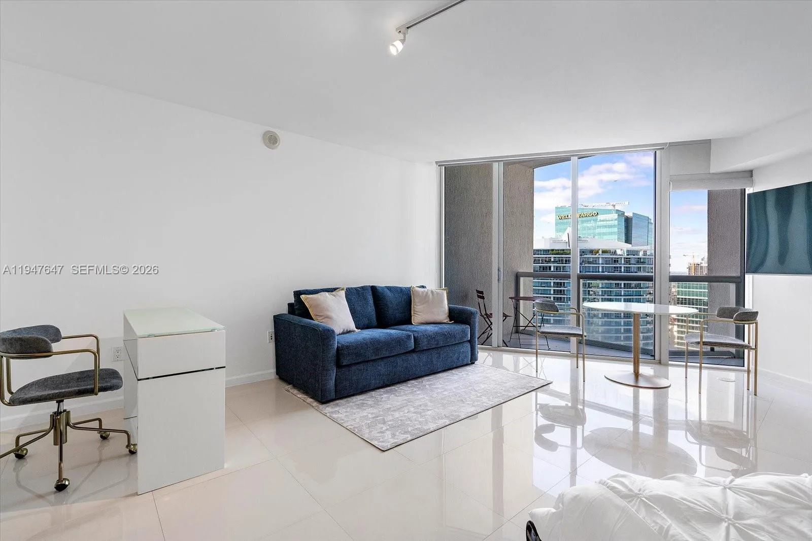 475 Brickell Ave # 5208, Miami, FL 33131 photo 10