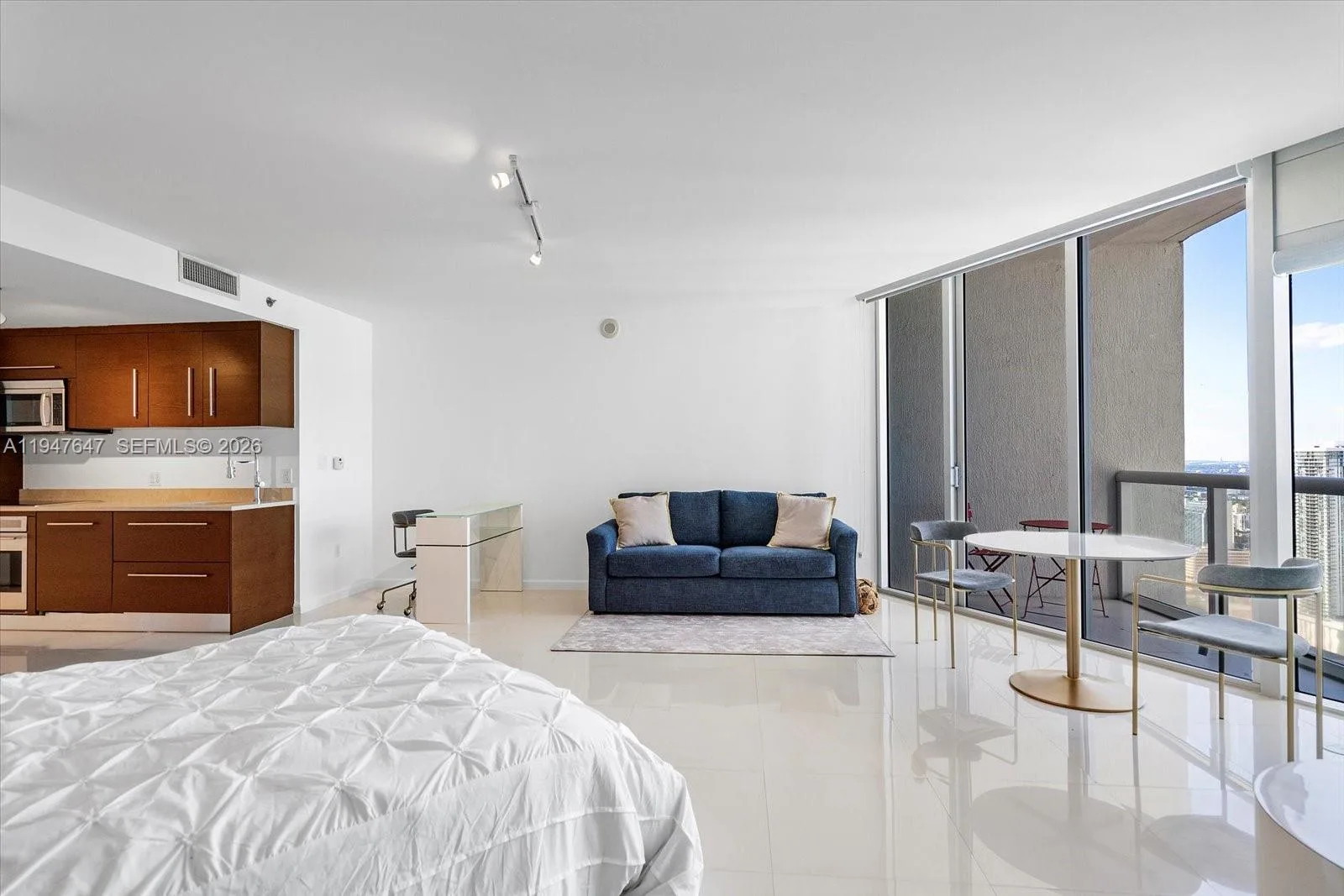 475 Brickell Ave # 5208, Miami, FL 33131 photo 12