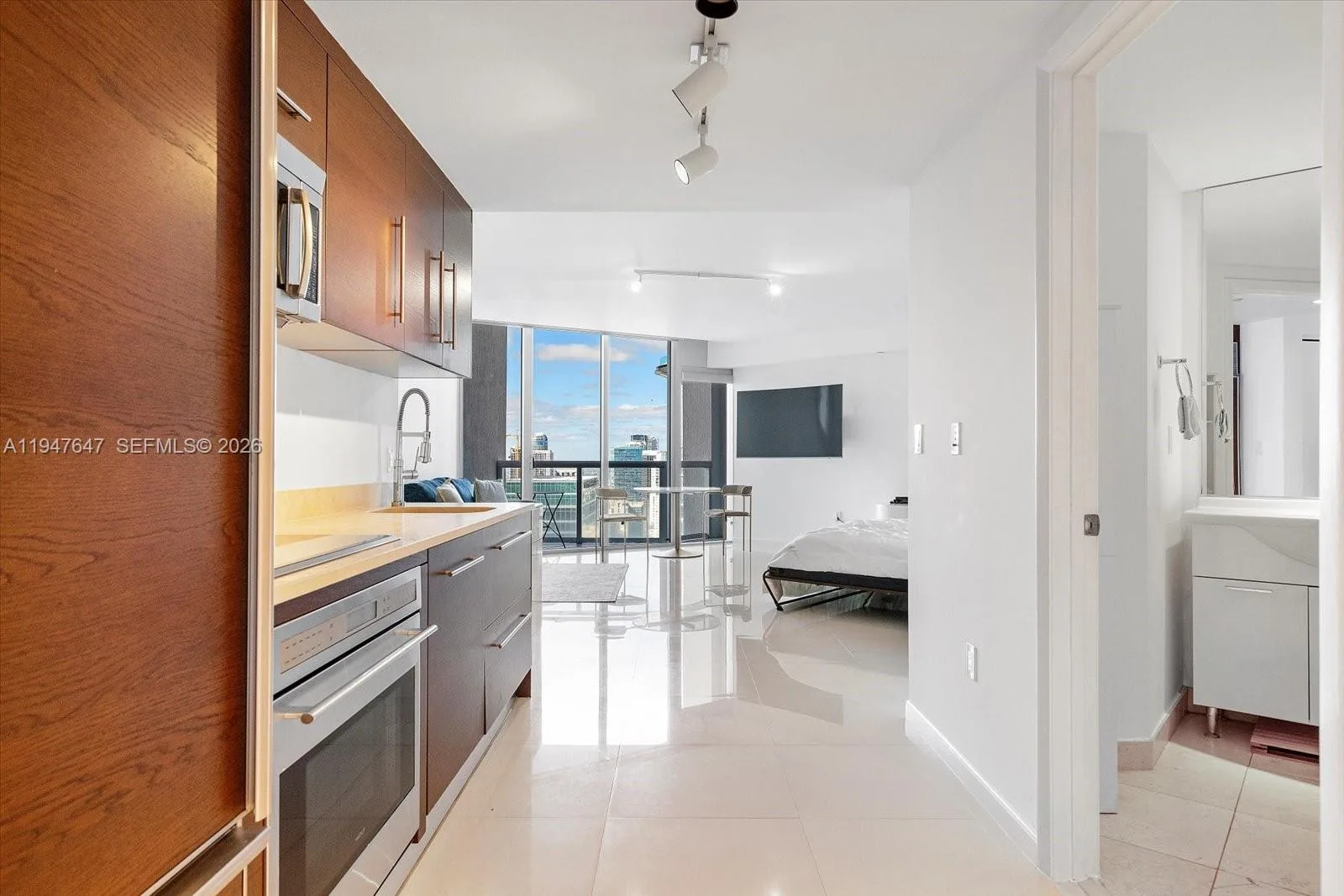 475 Brickell Ave # 5208, Miami, FL 33131 photo 2