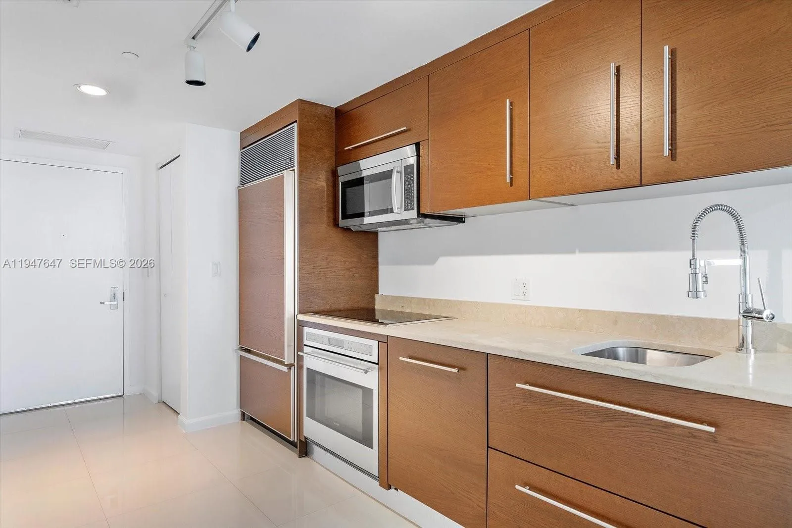 475 Brickell Ave # 5208, Miami, FL 33131 photo 5