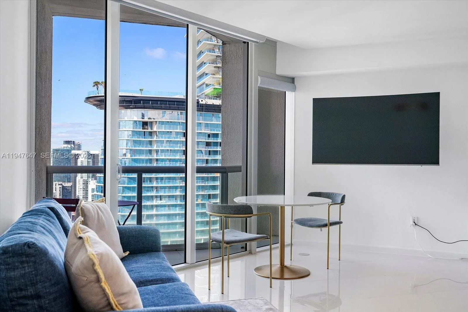 475 Brickell Ave # 5208, Miami, FL 33131 photo 8