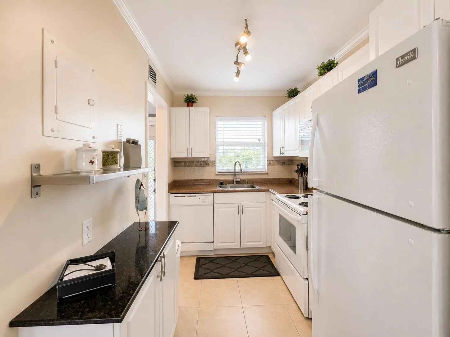 2651 SUNRISE LAKES Drive E # 310, Sunrise, FL 33322 photo 2