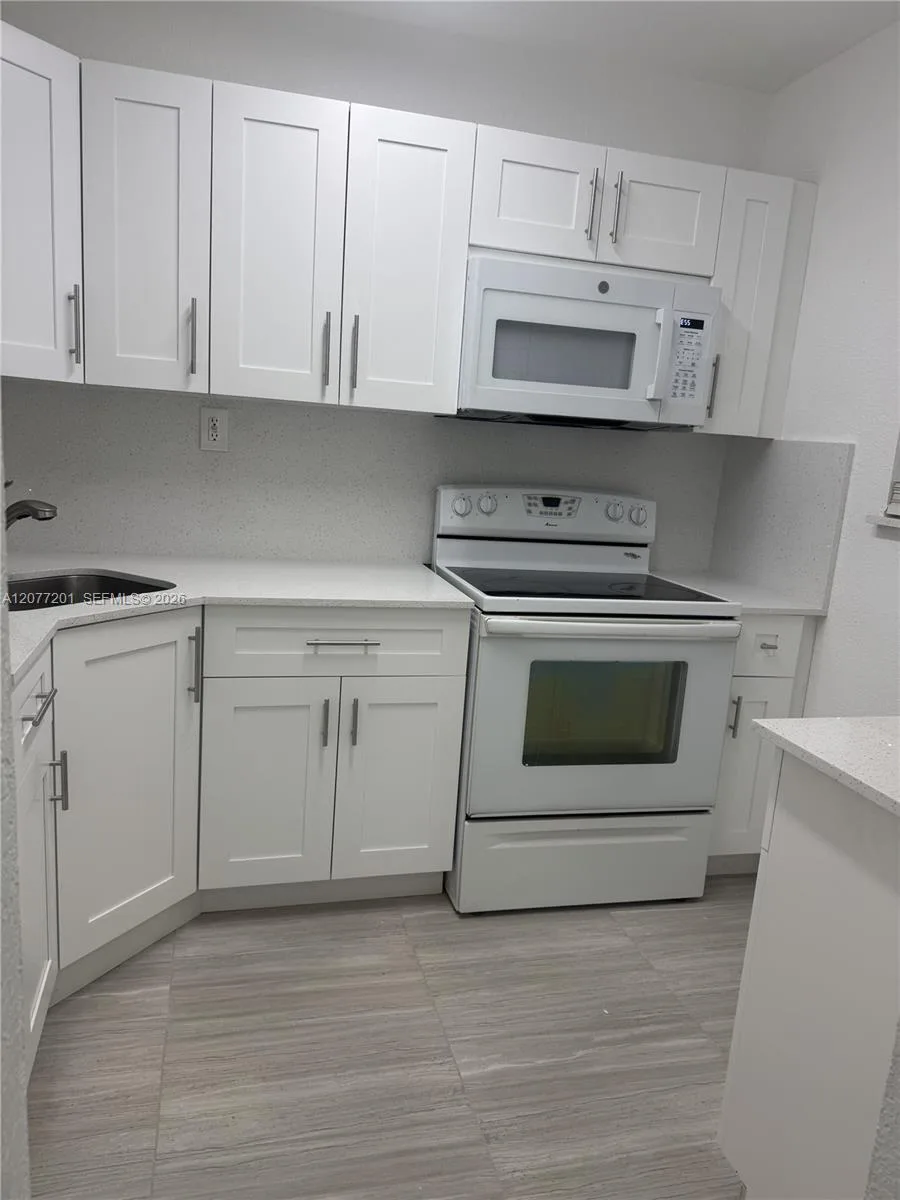 17255 SW 95th Ave # 211, Palmetto Bay, FL 33157 photo 2