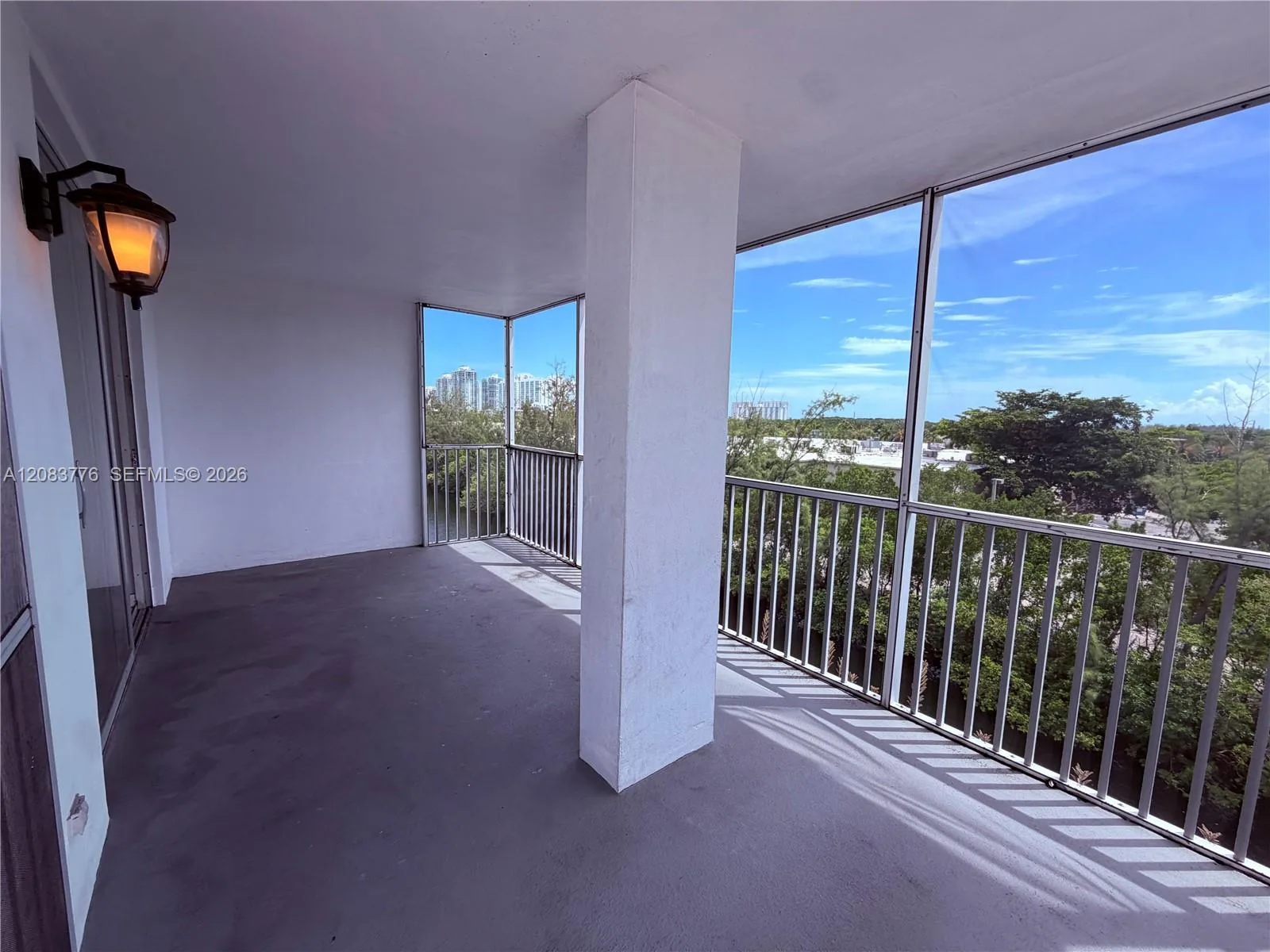 3660 NE 166th St # 615, North Miami Beach, FL 33160