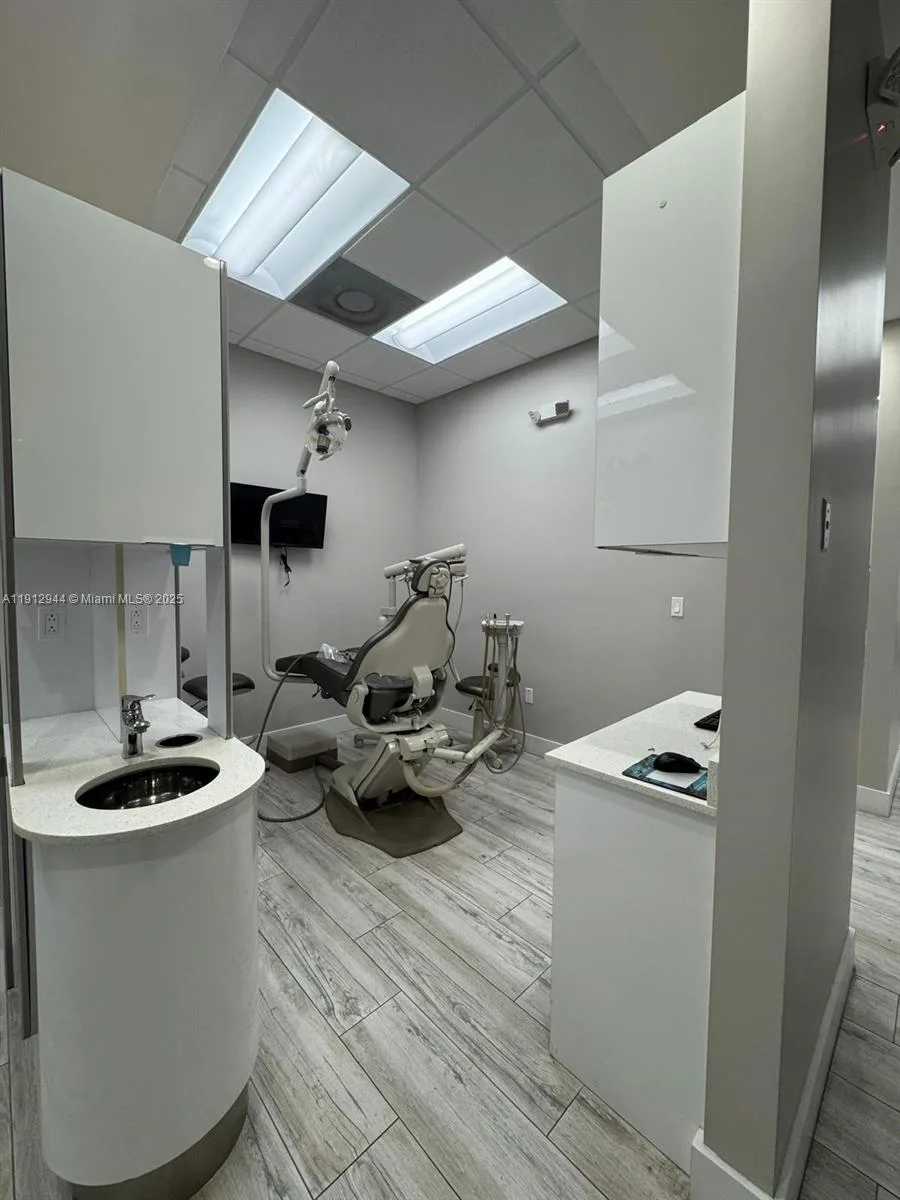 9440 W Commercial Blvd, Sunrise, FL 33351