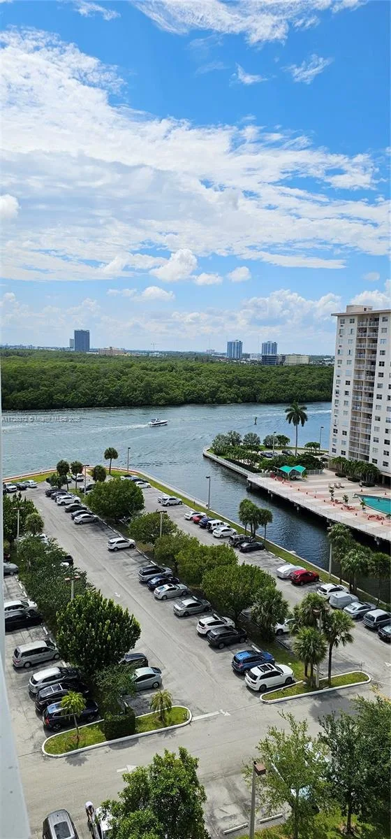 500 Bayview Dr # 1117, Sunny Isles Beach, FL 33160