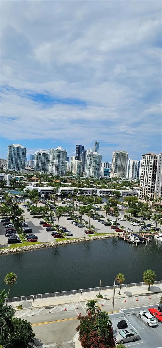 500 Bayview Dr # 1117, Sunny Isles Beach, FL 33160 photo 3