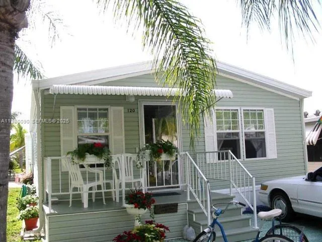 120 Caravan CIR, Other City - In The State Of Florida, FL 33903 photo 4