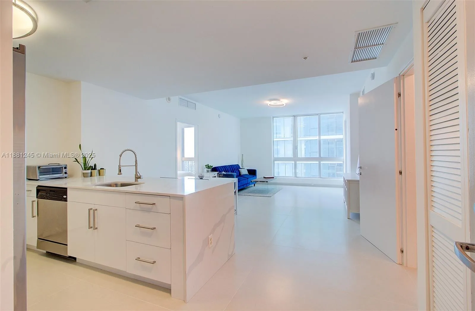 300 S Biscayne Blvd # T-2104, Miami, FL 33131