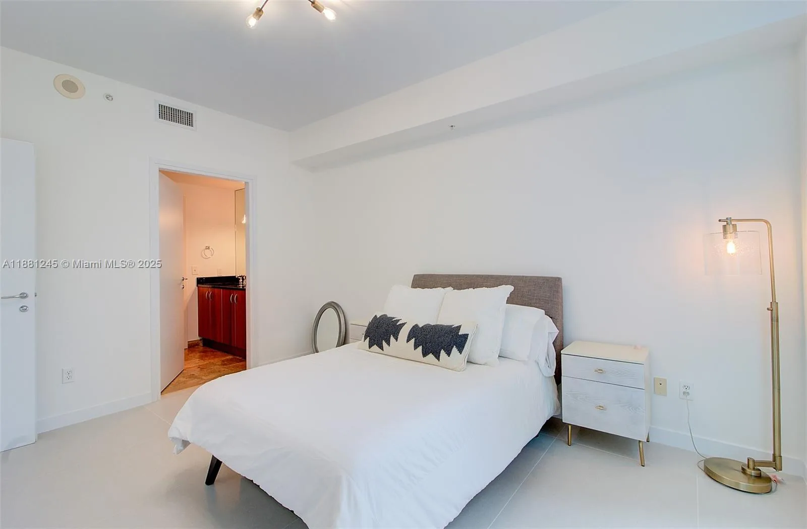 300 S Biscayne Blvd # T-2104, Miami, FL 33131 photo 10