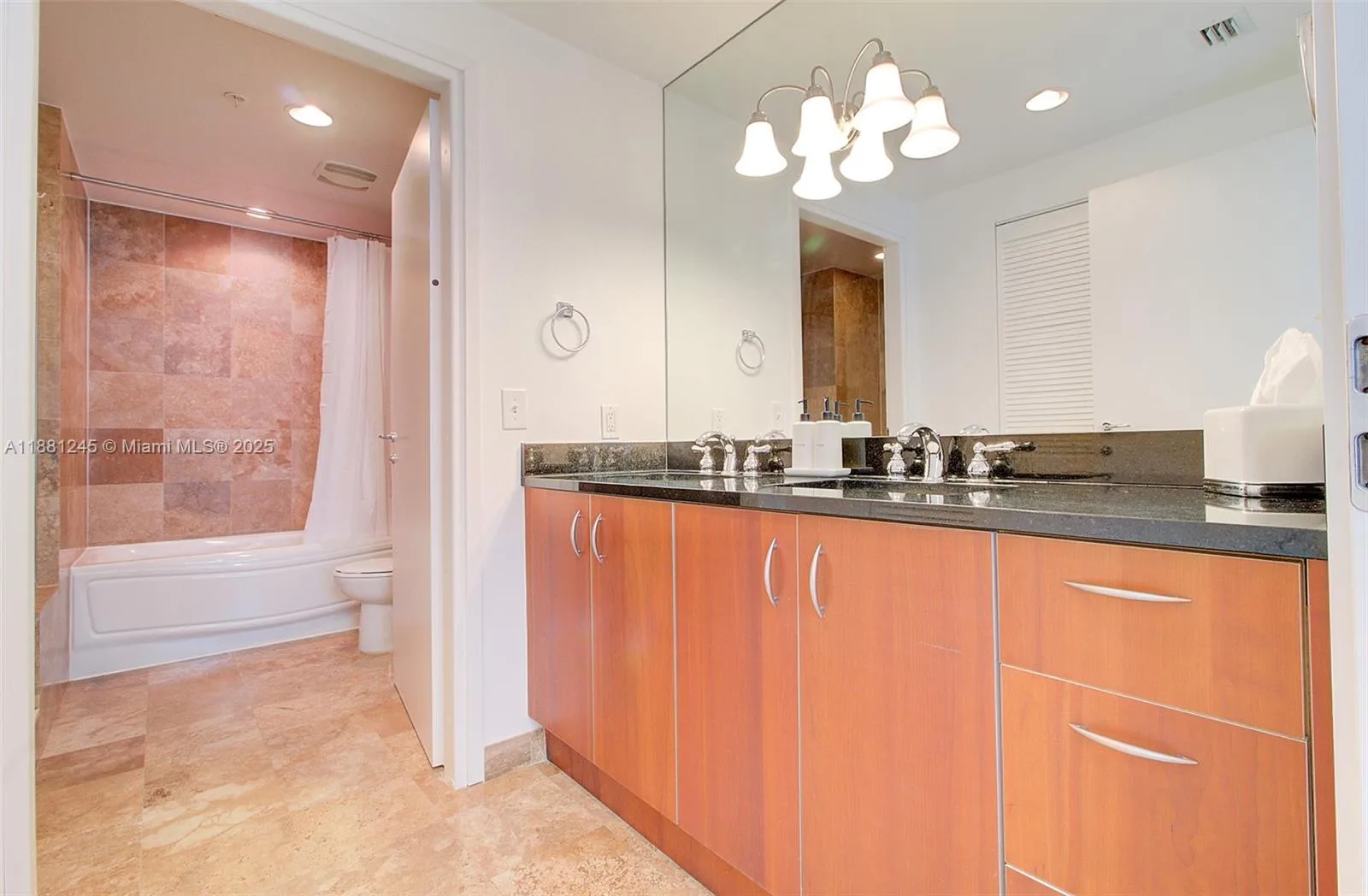 300 S Biscayne Blvd # T-2104, Miami, FL 33131 photo 11