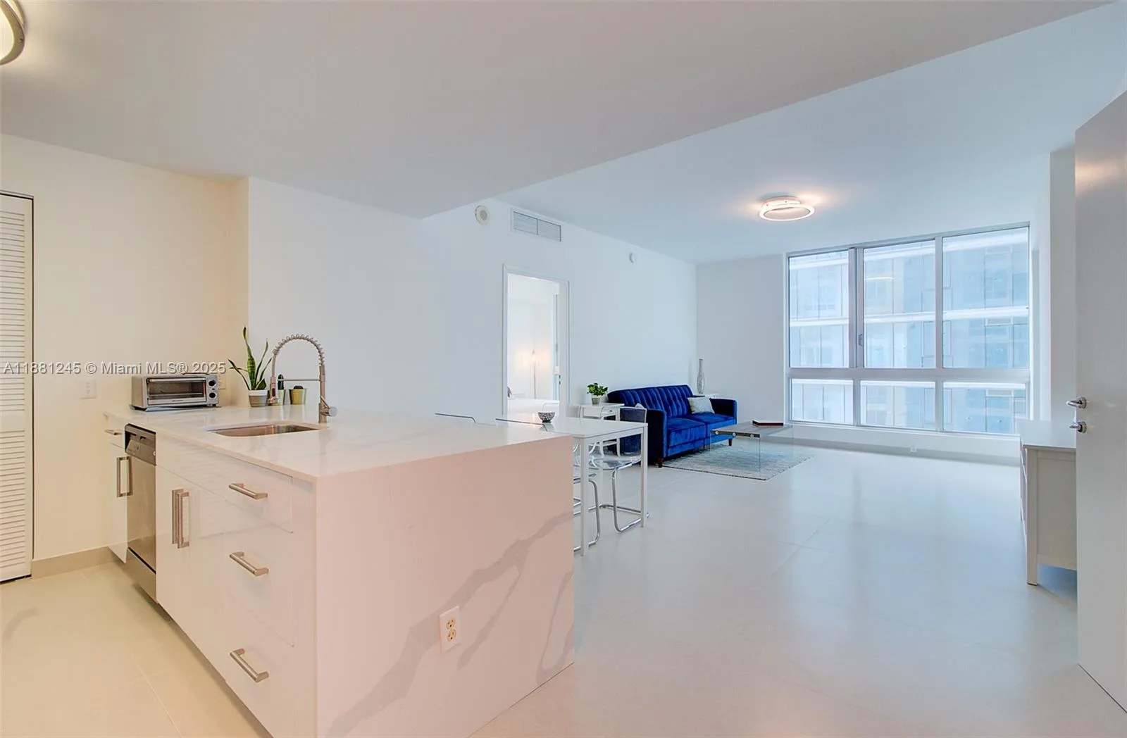 300 S Biscayne Blvd # T-2104, Miami, FL 33131 photo 2