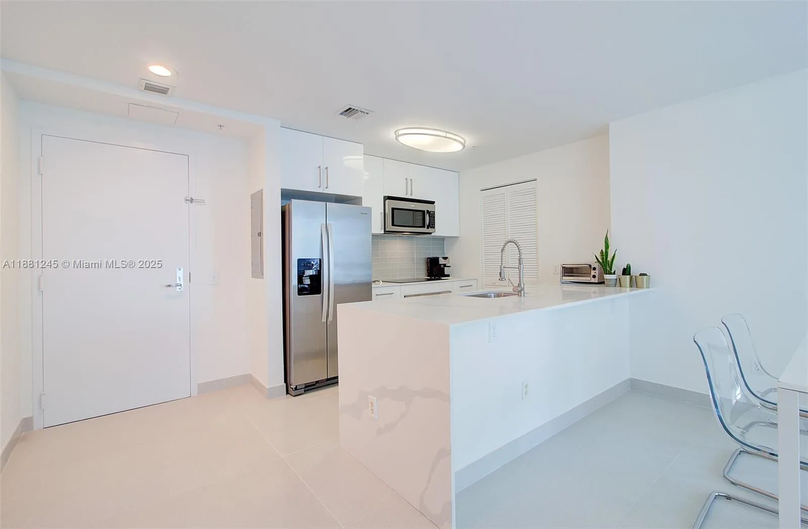 300 S Biscayne Blvd # T-2104, Miami, FL 33131 photo 3