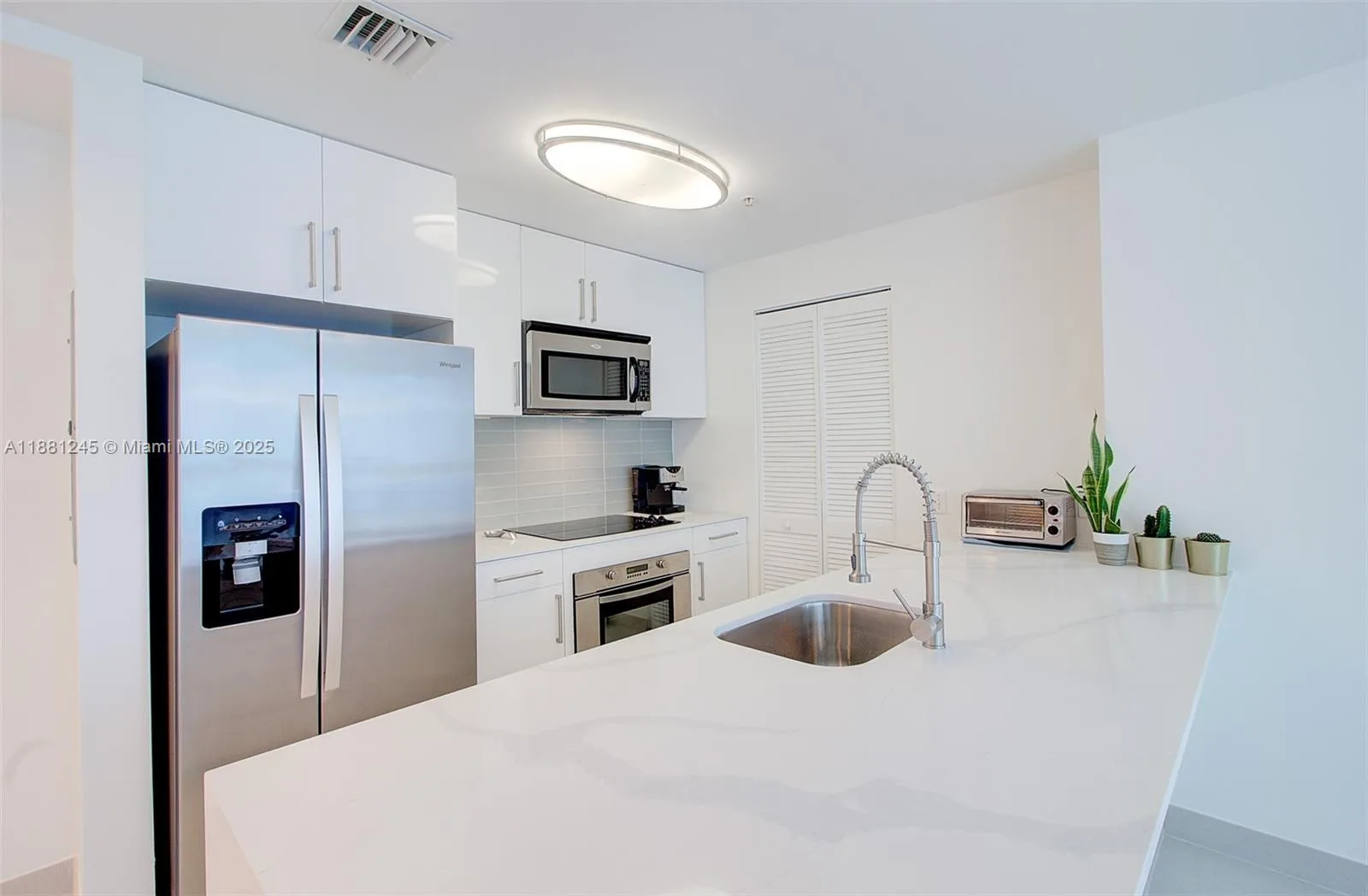 300 S Biscayne Blvd # T-2104, Miami, FL 33131 photo 4