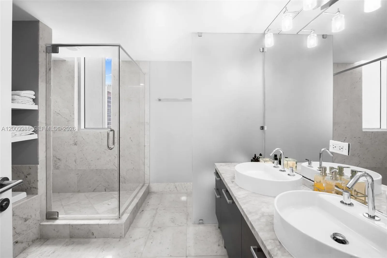253 NE 2nd St # 2503, Miami, FL 33132 photo 13