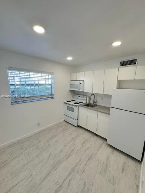 30 SE 4th Ave # 109, Hallandale Beach, FL 33009 photo 4