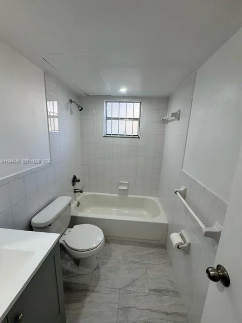 30 SE 4th Ave # 109, Hallandale Beach, FL 33009 photo 7