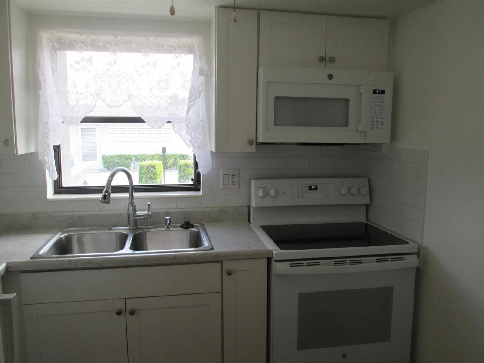 2611 W BARKLEY Drive W # E, West Palm Beach, FL 33415 photo 3