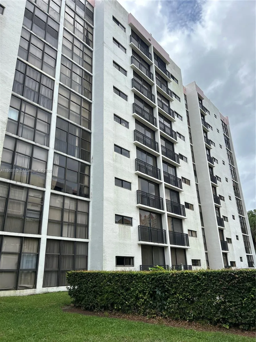 16909 N Bay Rd # 103, Sunny Isles Beach, FL 33160 photo 4