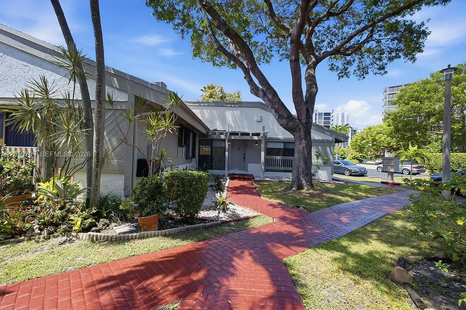 605 Leslie Dr, Hallandale Beach, FL 33009 photo 12