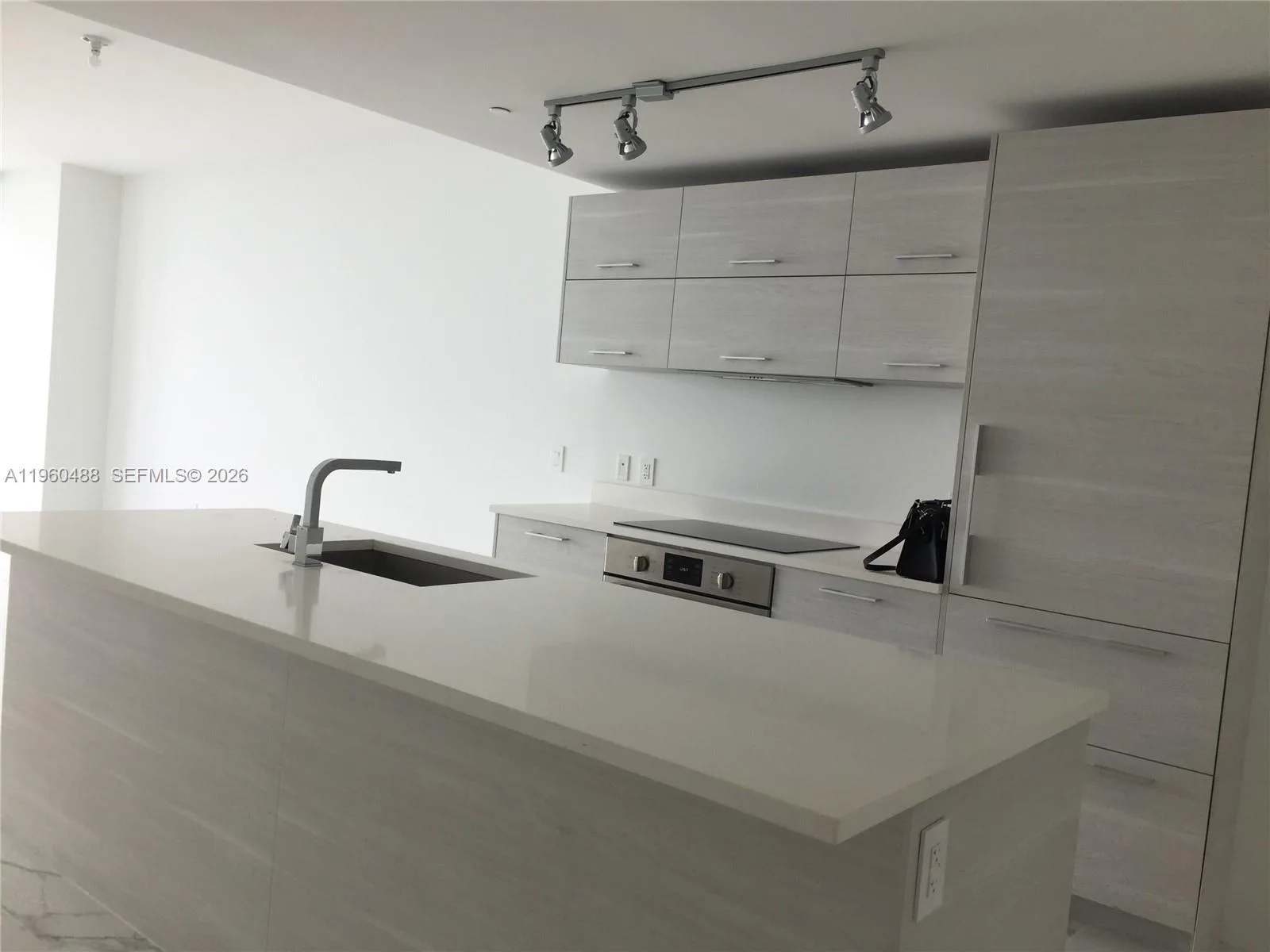 650 NE 32nd St # 2303, Miami, FL 33137 photo 11