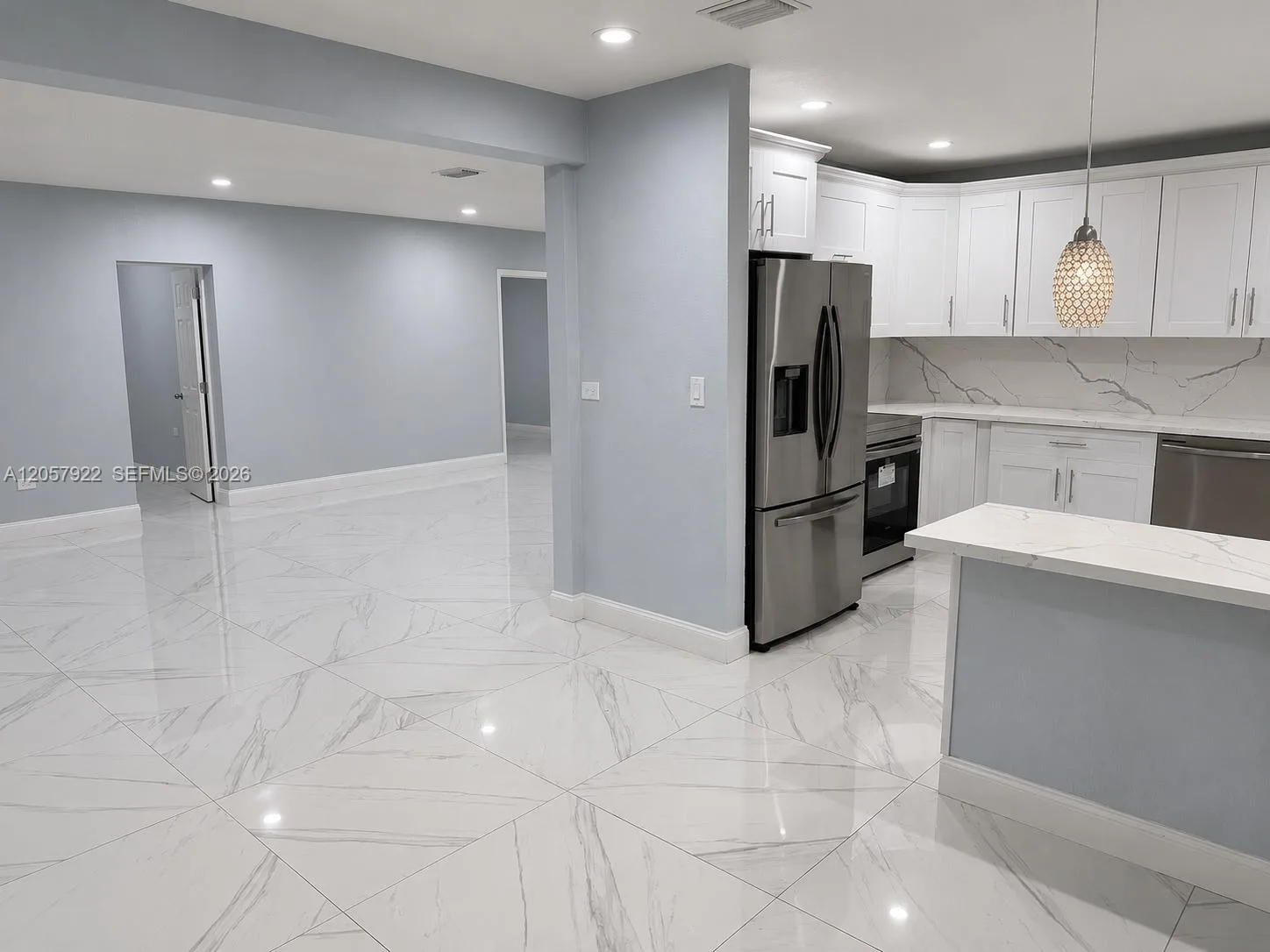 552 NE 161st St, Miami, FL 33162