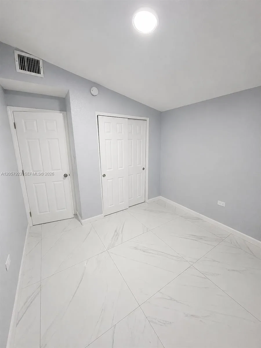 552 NE 161st St, Miami, FL 33162 photo 13