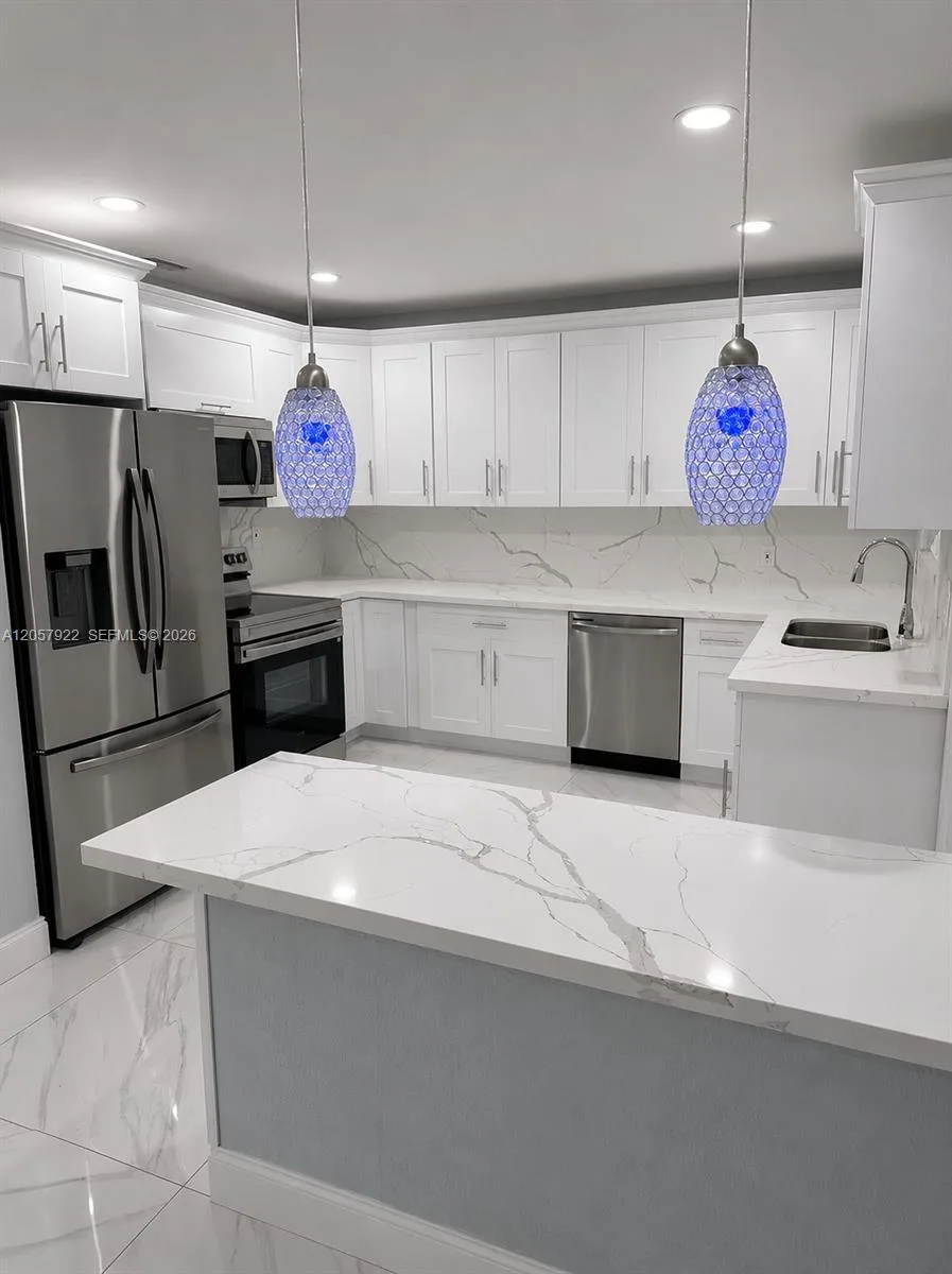 552 NE 161st St, Miami, FL 33162 photo 2