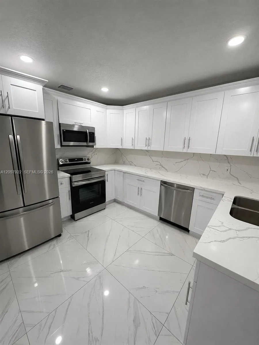 552 NE 161st St, Miami, FL 33162 photo 3