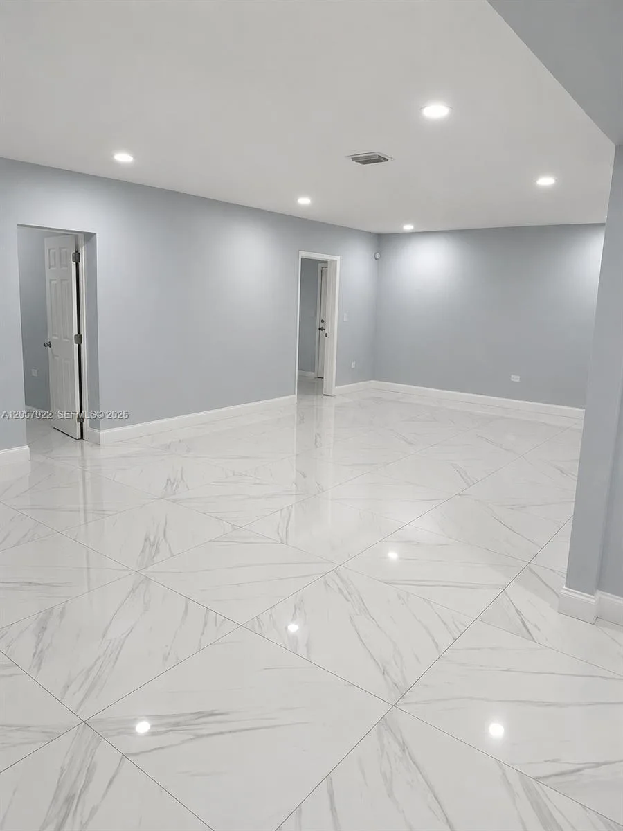 552 NE 161st St, Miami, FL 33162 photo 5