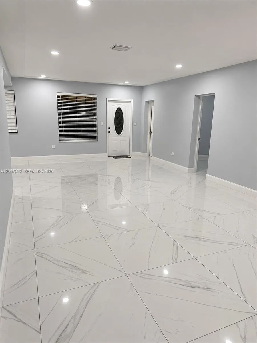 552 NE 161st St, Miami, FL 33162 photo 6