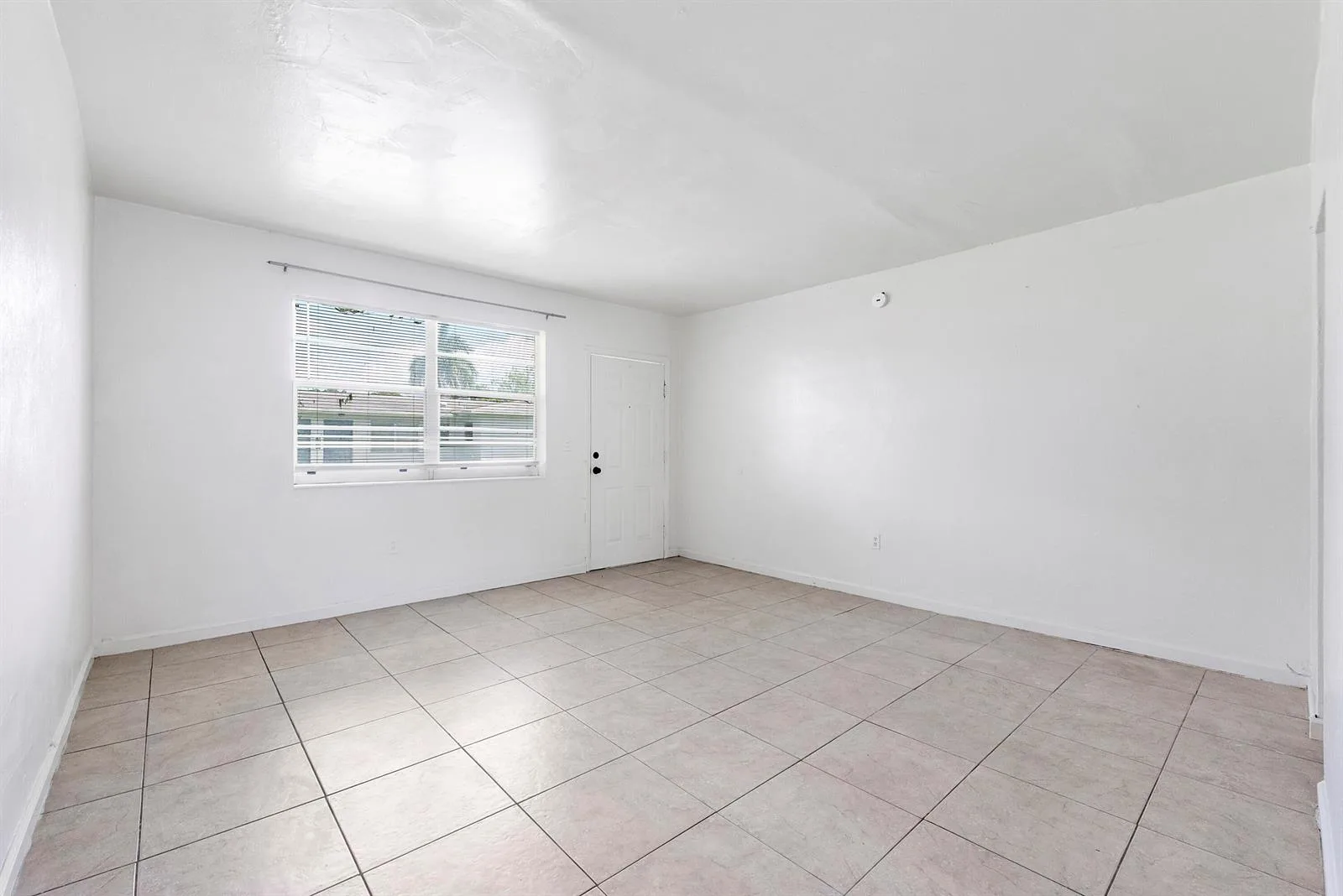 515 NE 150th Street # 3, Miami, FL 33161
